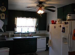 4th image of 202 N Rainbow Dr