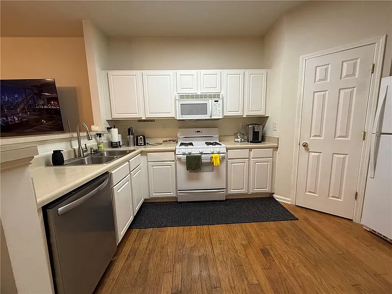 1487 Cove Creek Cir — Photo 5