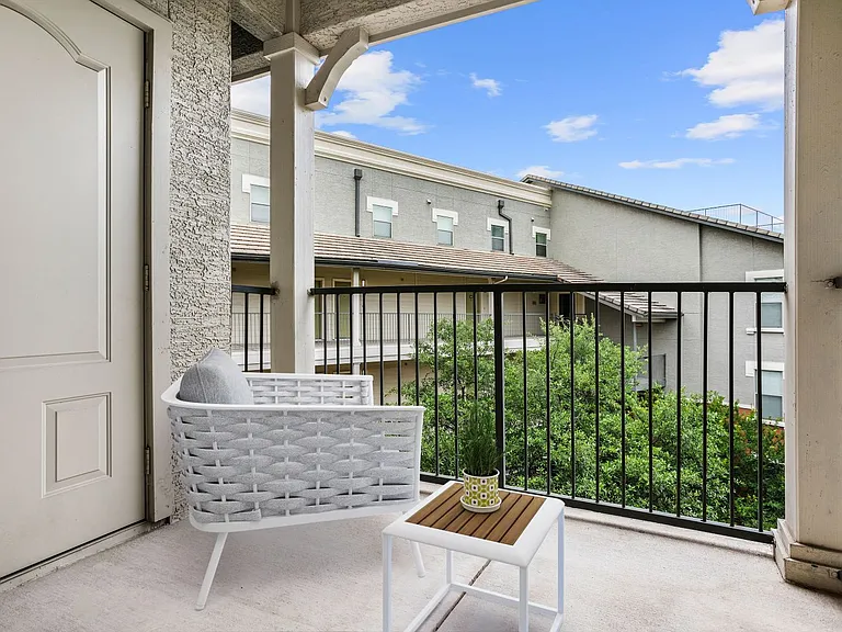 Olympus Las Colinas — Photo 21