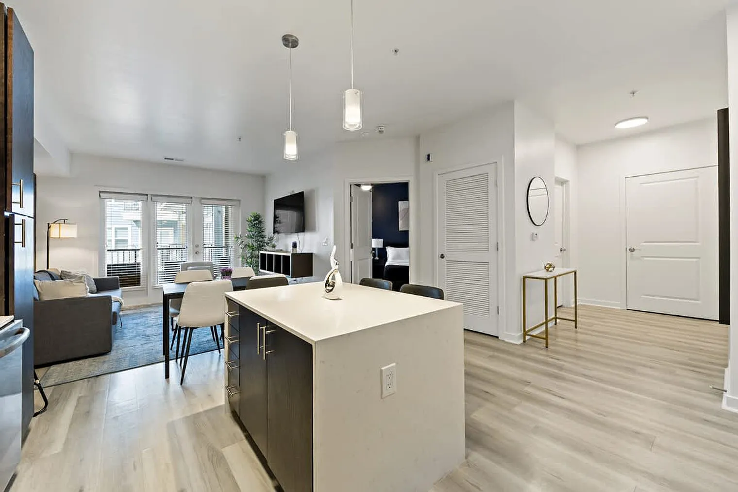 1 bed, 1.0 bath, 764 sqft, $4,141 — Photo 4