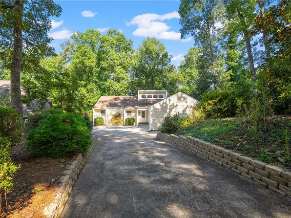 106 Tulip Ln, Westminster, SC 29693