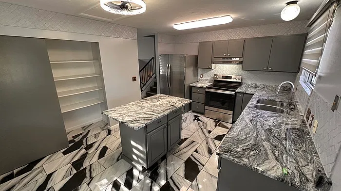 4 bed, 2.0 bath, 2443 sqft, $2,300 — Photo 4