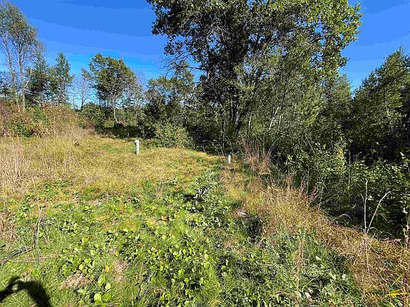 3rd image of 424 13th Dr