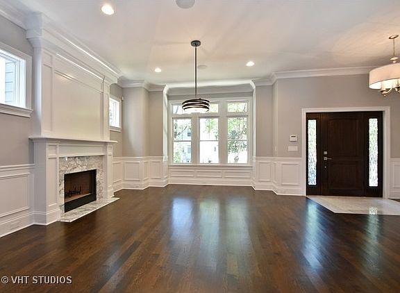 2nd image of 2113 W Waveland Ave