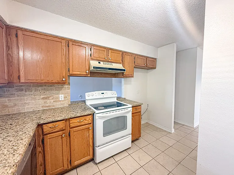 612-614 Towne House Ln — Photo 11
