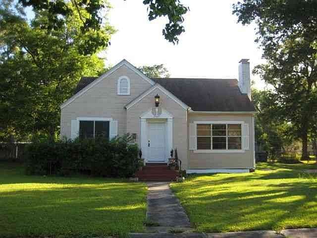 1st image of 2901 Las Palmas Dr