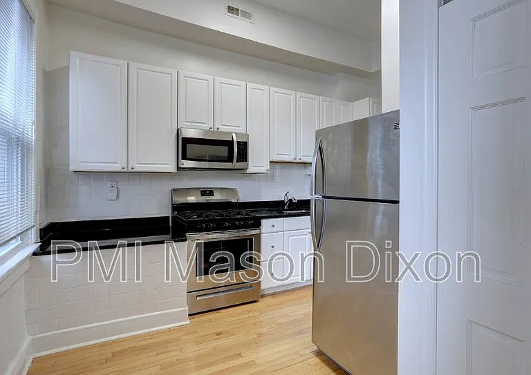 632 S Broadway #200 — Photo 8