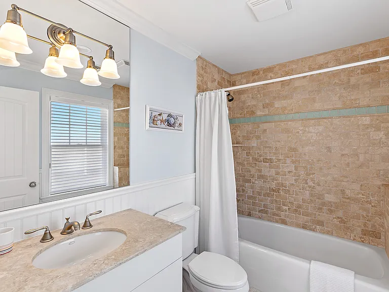 708 Dune Rd — Photo 15