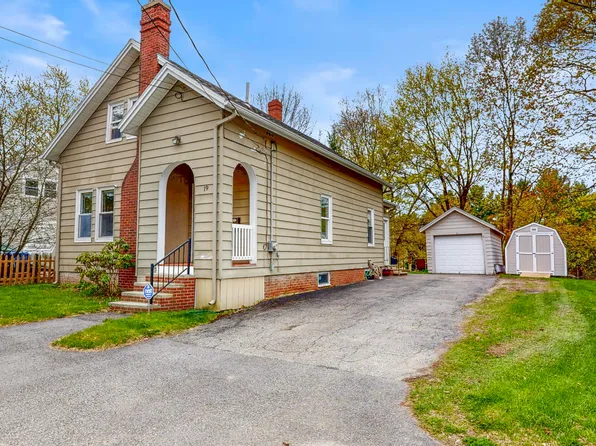19 Fairlawn Avenue, Lewiston, ME 04240