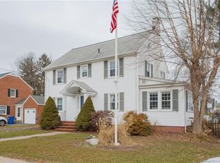 16 Laurel Ave, Windsor, CT 06095