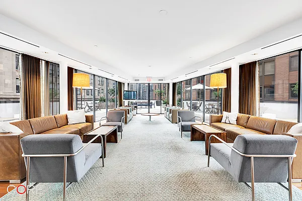 Rented by CORE | media 10