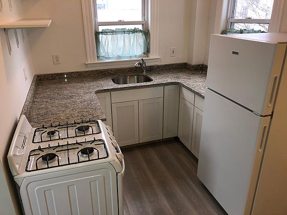 5th image of 52 Linden St #1