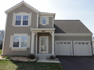 948 S Hampton Dr, Round Lake, IL 60073