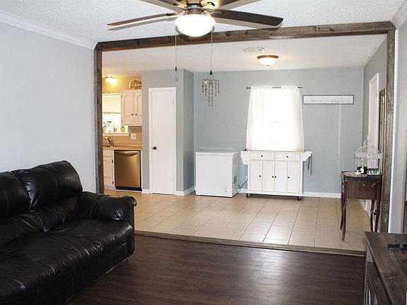3rd image of 104 Hilltop Dr