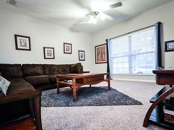 4th image of 1915 Colyn Ave For Sale