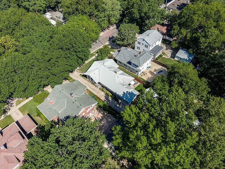 122 S Belmont Ave — Photo 71