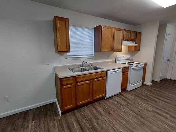 4th image of 15143 Deer Creek Dr #B