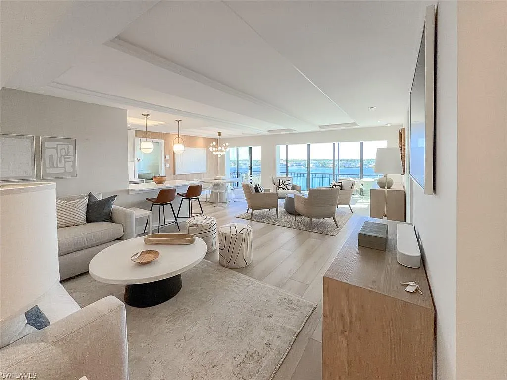 Building Photo - 3430 Gulf Shore Blvd N #5C
