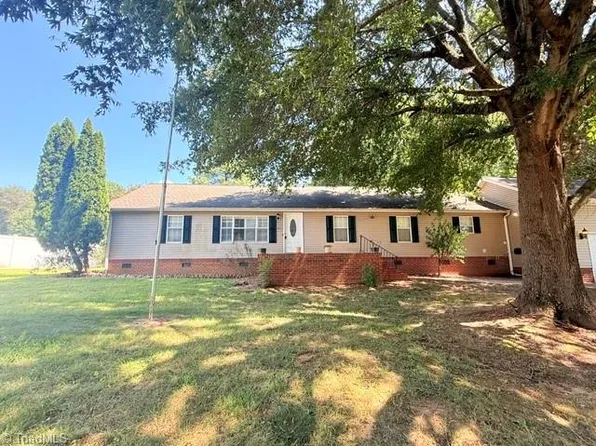 2350 Naomi Dr, Winston Salem, NC 27107