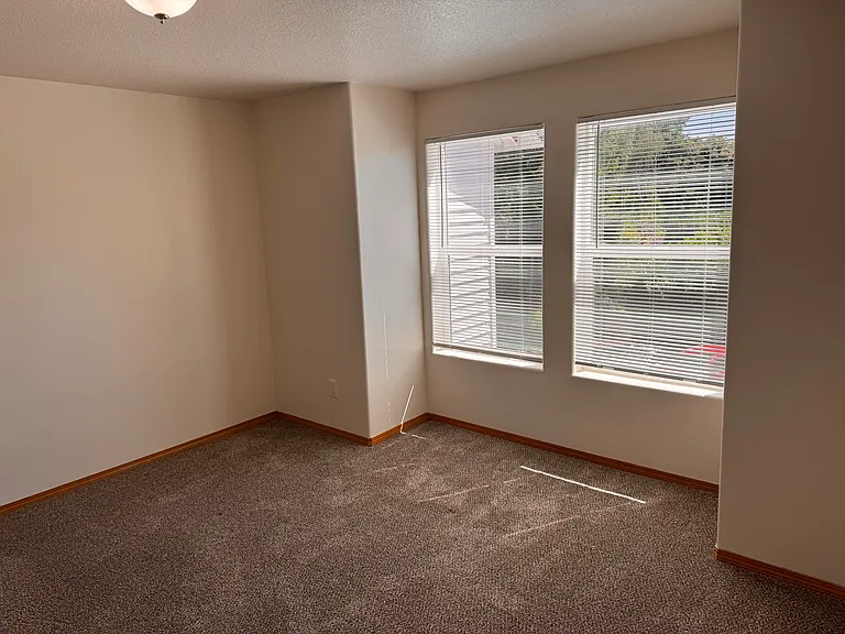 Loganberry Commons — Photo 15