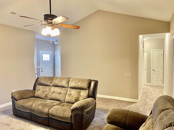 3rd image of 113 Keeneland Dr