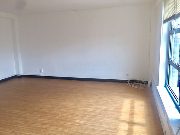 2nd image of 80 La Salle St APT 19E