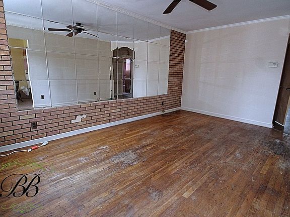 3rd image of 1642 E 54th St