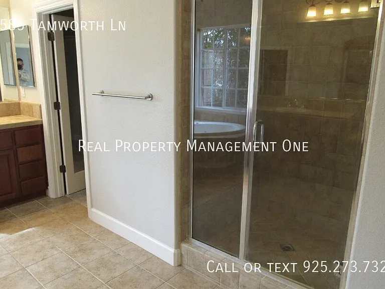 2585 Tamworth Ln — Photo 20
