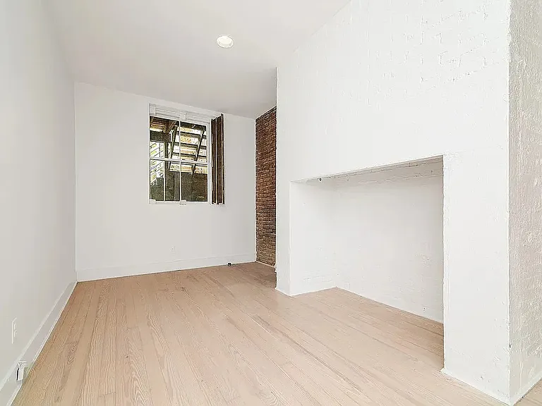318 W 14th St #1A — Photo 3