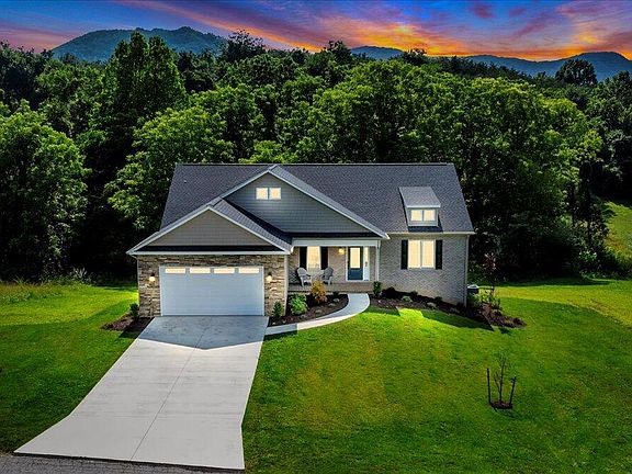 3rd image of 447 Hollymeade Ln