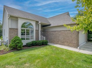 575 Rolling Hills Ln, Lapeer, MI