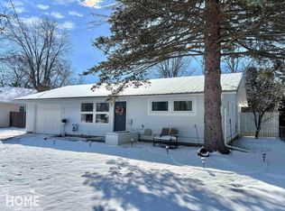 210 Stratford Dr, Owosso, MI 48867