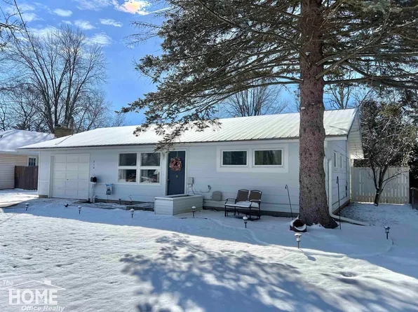 210 Stratford Dr, Owosso, MI 48867