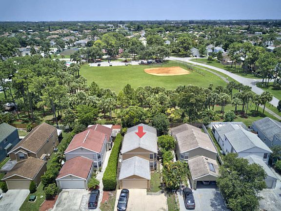 3rd image of 1332 Strawberry Ln