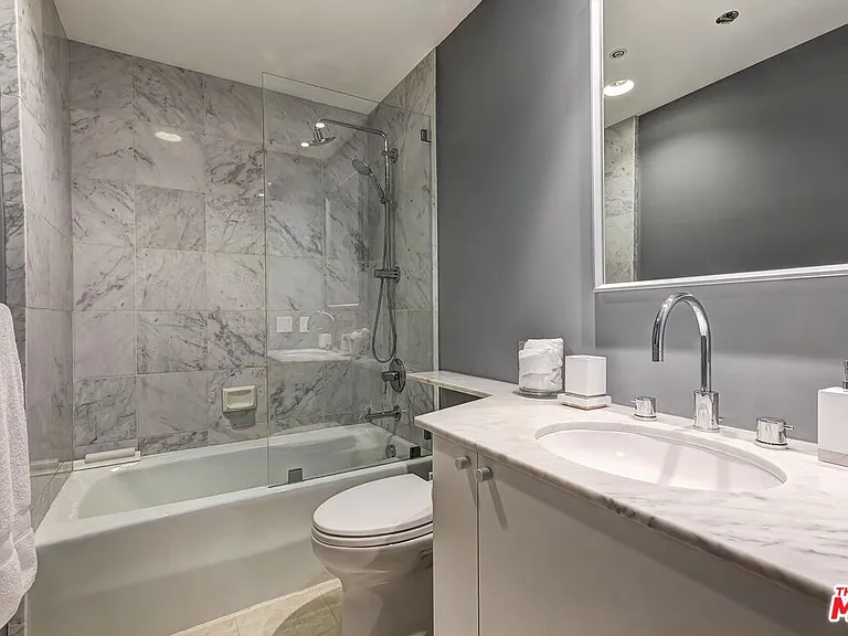 10520 Wilshire Blvd #1207 — Photo 31