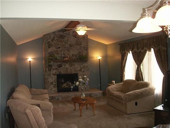 3rd image of 18 Woodgate Dr