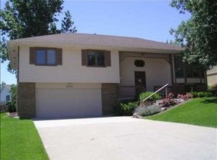 16017 Cedar Cir, Omaha, NE 68130