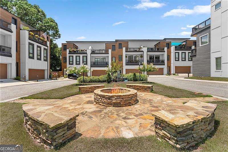 1st image of 354 Clarendon Ct SE