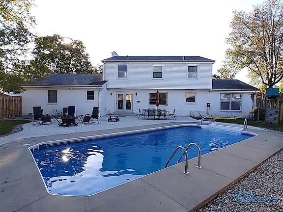 4th image of 415 Detwiler Dr