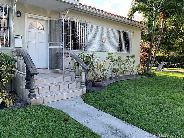 1st image of 700 SW 51st Ave #0