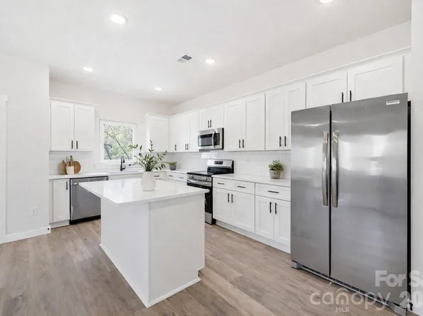 2332 Merts Way, Hudson, NC 28638