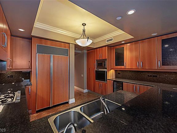 4th image of 2747 Paradise Rd Unit 2103