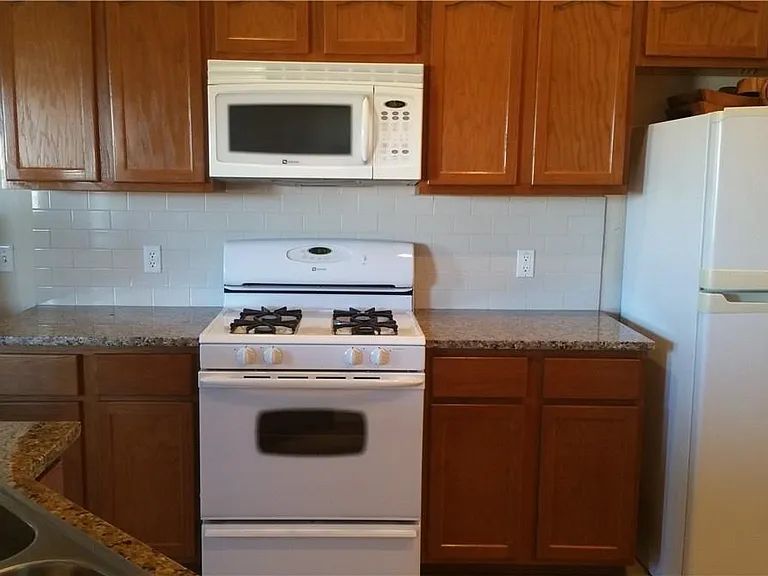 100 Lightfoot Ct — Photo 5