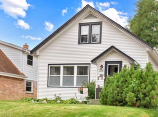 2039 S 97th St, West Allis, WI 53227