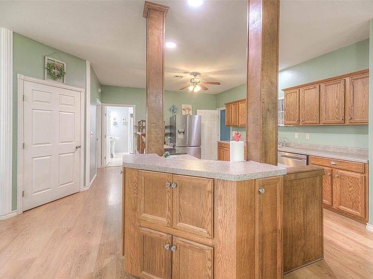 Listing photo 4