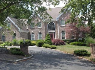 54 Wild Horse Ct, Monroe, CT 06468