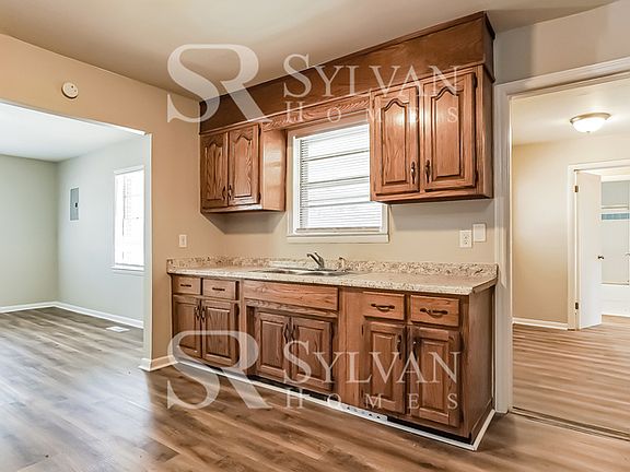 5th image of 1044 Southwood Dr