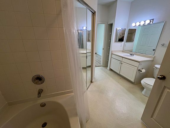 5th image of 60 Fenwick Hall Aly APT 834