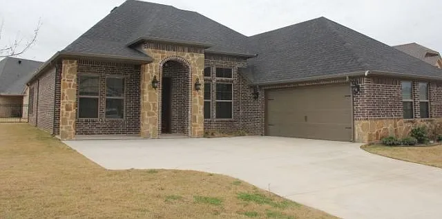 2113 Clive Dr — Photo 1