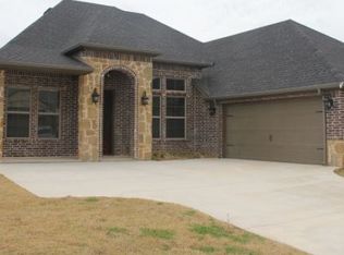 2113 Clive Dr, Granbury, TX 76048